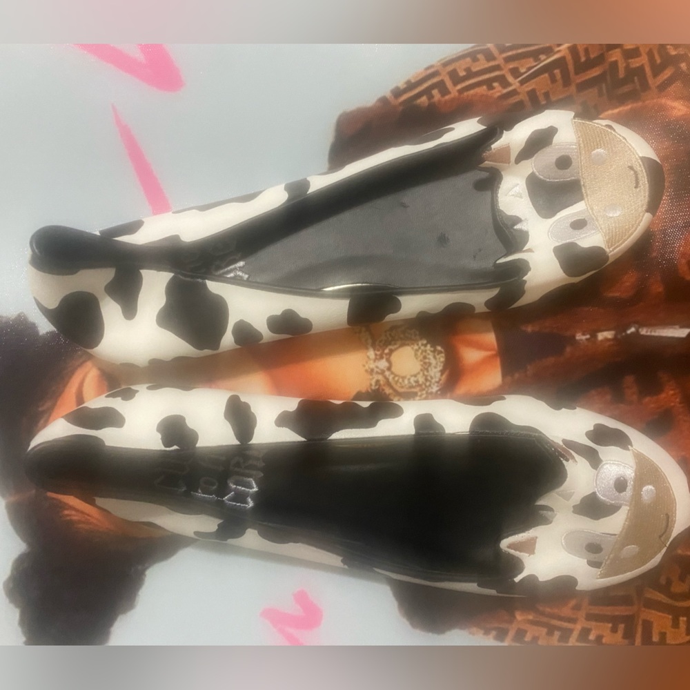 Cute to the Core leather cow flats US 10